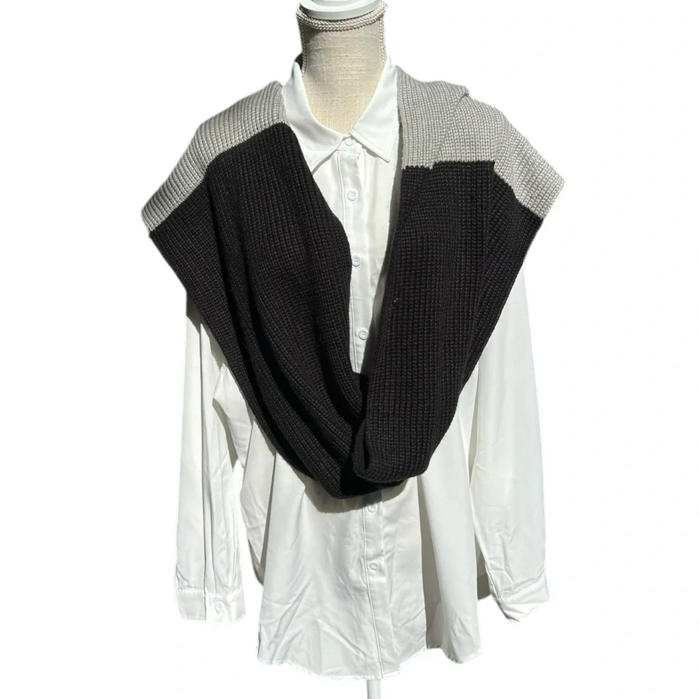 ♠️Kate Spade Black & Gray Color Block Knit Infinity Scarf with Charm